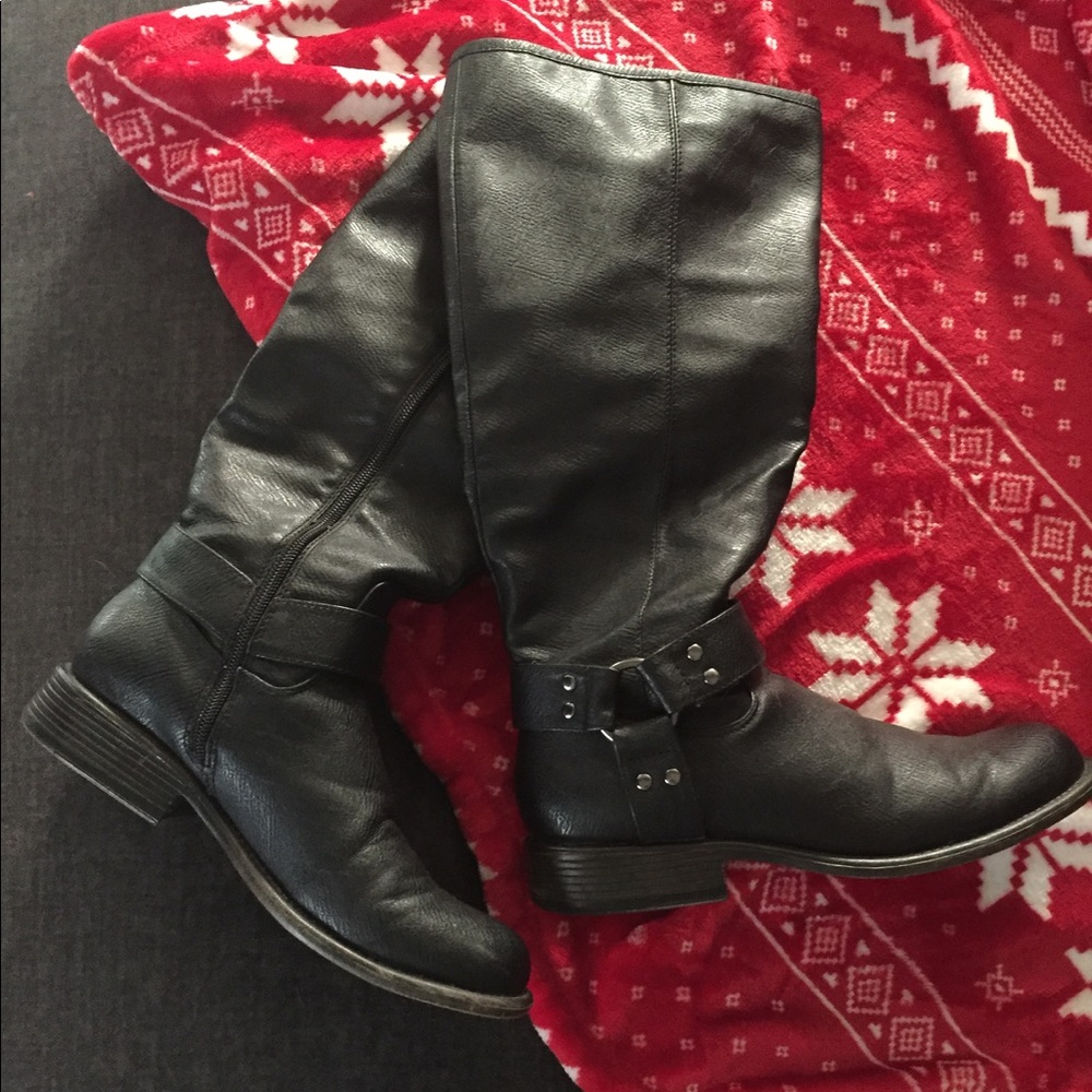 Black riding zip up boots
